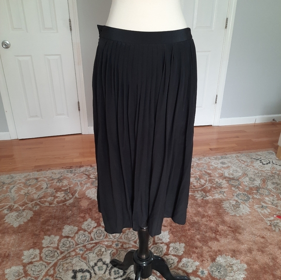 Tibi midi silk skirt. - Picture 3 of 9